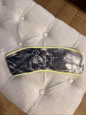 Victoria’s Secret Black & White Tropical Bandeau with Neon Yellow Trim SURF logo